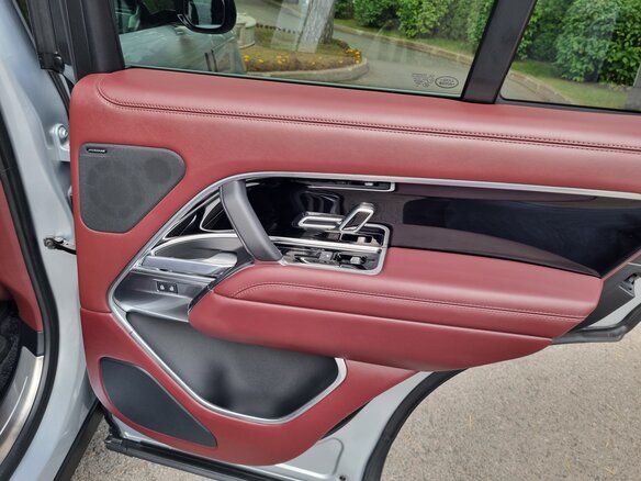 2024 Land Rover Range Rover P400 MHEV V, серебристый, 17200000 рублей - вид 38