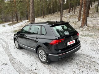 2021 Volkswagen Tiguan II Рестайлинг, чёрный, 3500000 рублей, вид 1