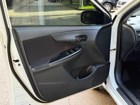 2012 Toyota Corolla X (E140, E150) Рестайлинг, белый, 1150000 рублей - вид 12
