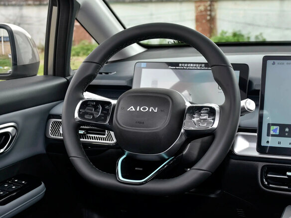 2026 Aion Y Plus 68.2 kWh, серый, 1990000 рублей - вид 29