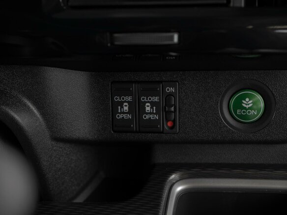 2019 Honda Stepwgn Spada V Рестайлинг, белый, 2479000 рублей - вид 13