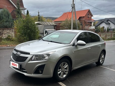 2013 Chevrolet Cruze I Рестайлинг, серебристый, 720000 рублей, вид 1