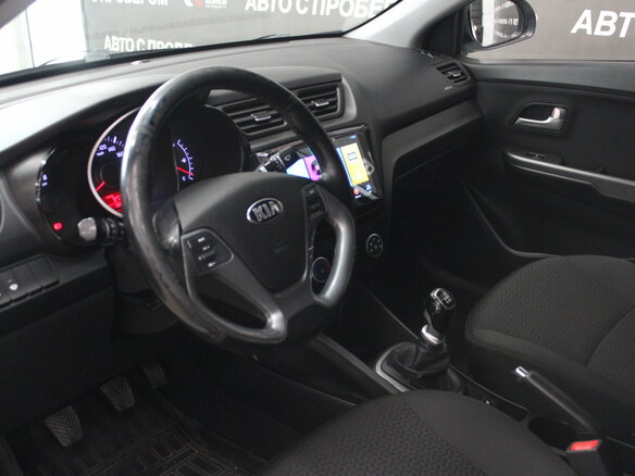 2016 Kia Rio III Рестайлинг, белый, 963000 рублей - вид 4