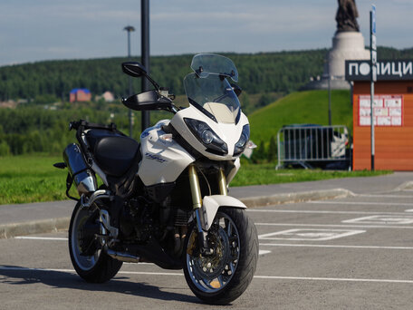 2007 Triumph Tiger 1050, белый, 615000 рублей, вид 3