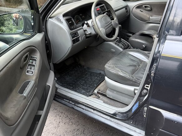 2000 Suzuki Grand Vitara I, чёрный, 450000 рублей - вид 11