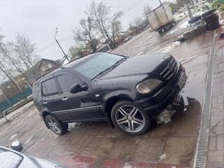 1999 Mercedes-Benz M-Класс 320 I (W163), чёрный, 690000 рублей, вид 3