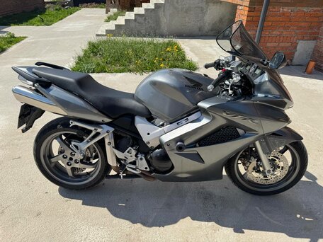 2008 Honda VFR 800, серебристый, 620000 рублей, вид 1