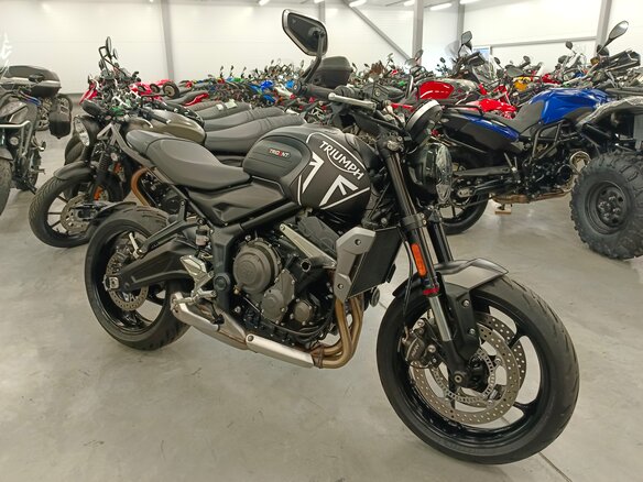 2023 Triumph Trident 660, чёрный, 860000 рублей