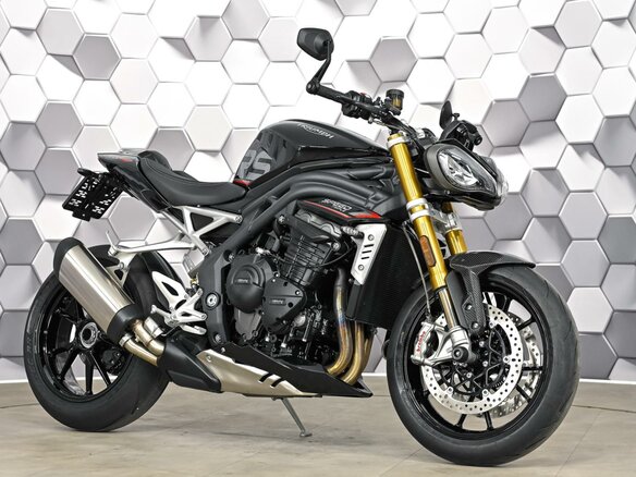 2022 Triumph Speed Triple, чёрный, 1379000 рублей