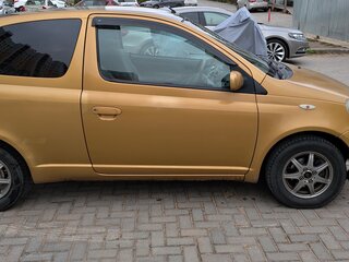 2000 Toyota Vitz I (P10), золотистый, 255000 рублей, вид 2