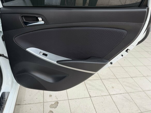 2013 Hyundai Solaris I, белый, 760000 рублей - вид 14