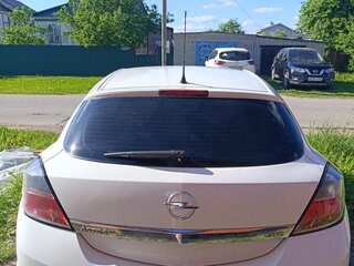 2010 Opel Astra GTC H Рестайлинг, белый, 480000 рублей, вид 4
