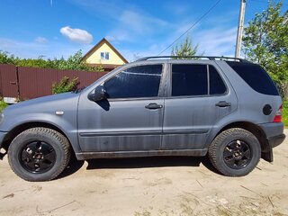 1998 Mercedes-Benz M-Класс 320 I (W163), чёрный, 450000 рублей, вид 4