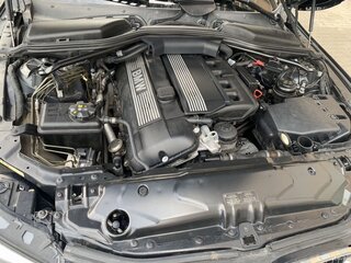 2004 BMW 5 серии 520i V (E60/E61), чёрный, 1360000 рублей, вид 4