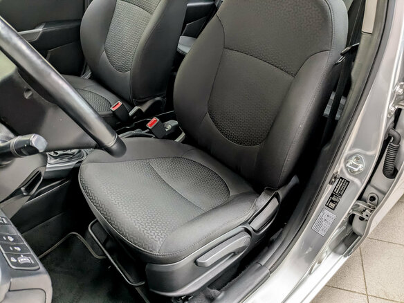 2017 Kia Rio III Рестайлинг, серебристый, 1165000 рублей - вид 20