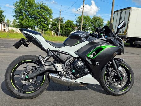 2021 Kawasaki Ninja 650, чёрный, 597446 рублей, вид 3