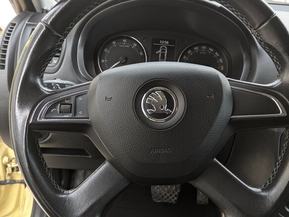 2013 Skoda Fabia II Рестайлинг, жёлтый, 770000 рублей - вид 7