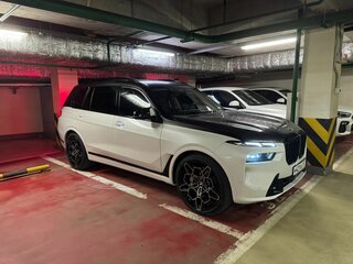 2022 BMW X7 40i I (G07) Рестайлинг, белый, 9500000 рублей, вид 3