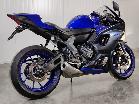 2022 Yamaha YZF-R7, синий, 829000 рублей - вид 5