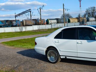 1996 Mercedes-Benz E-Класс 200 II (W210, S210), белый, 550000 рублей, вид 5