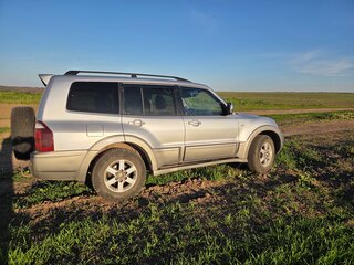 2004 Mitsubishi Pajero III Рестайлинг, серебристый, 650000 рублей, вид 3