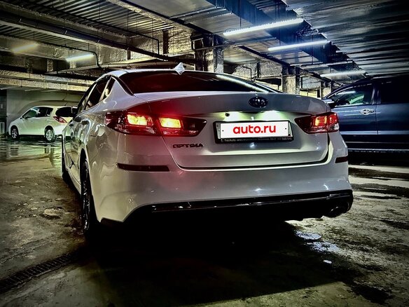 2019 Kia Optima IV Рестайлинг, белый, 2000000 рублей - вид 3