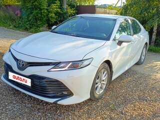 2018 Toyota Camry VIII (XV70), белый, 2300000 рублей, вид 3