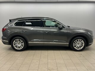 2021 Volkswagen Touareg III, серый, 5270000 рублей, вид 5