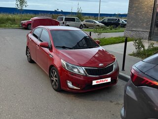 2013 Kia Rio 5-speed III, красный, 530000 рублей, вид 2
