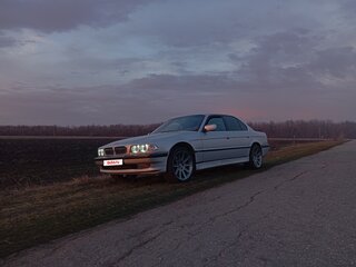 2001 BMW 7 серии 728i III (E38) Рестайлинг, серебристый, 800000 рублей, вид 1