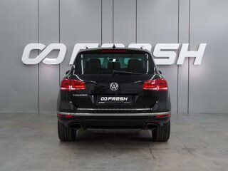 2016 Volkswagen Touareg II Рестайлинг, чёрный, 3339000 рублей, вид 4