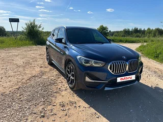 2020 BMW X1 20i xDrive II (F48) Рестайлинг, синий, 3850000 рублей, вид 2