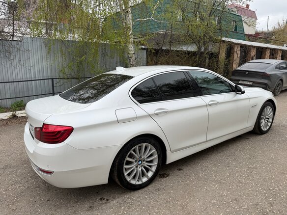 2016 BMW 5 серии 528i xDrive VI (F10/F11/F07) Рестайлинг, белый, 2200000 рублей - вид 7