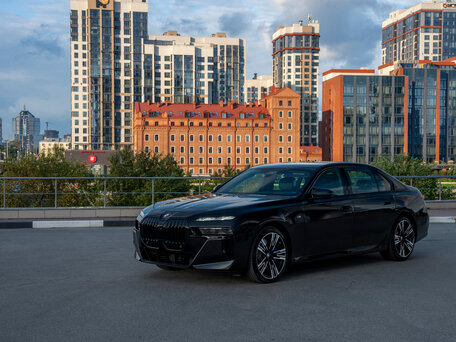 2022 BMW 7 серии 760i xDrive VII (G70), чёрный, 16900000 рублей, вид 3