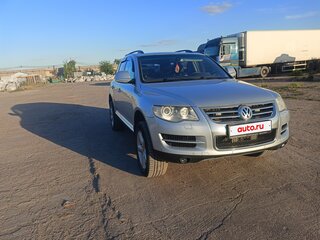 2009 Volkswagen Touareg I Рестайлинг, серебристый, 980000 рублей, вид 2