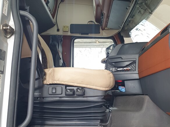 2004 Volvo FH, серебристый, 5500000 рублей - вид 12