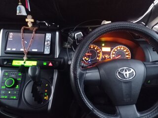 2011 Toyota Wish II, белый, 1400000 рублей, вид 3