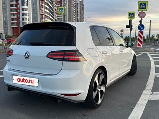 2017 Volkswagen Golf GTI VII, белый, 1900000 рублей, вид 3