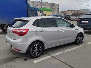 2014 Kia Rio 6-speed III, серебристый, 850000 рублей, вид 5
