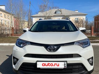 2016 Toyota RAV4 IV (XA40) Рестайлинг, белый, 2650000 рублей, вид 3