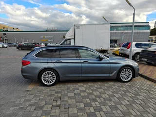 2020 BMW 5 серии 530d xDrive VII (G30/G31/G38), серебристый, 4050000 рублей, вид 2