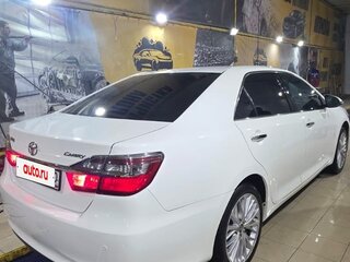 2015 Toyota Camry VII (XV50) Рестайлинг, белый, 1980000 рублей, вид 4