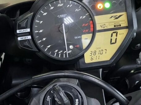 2009 Yamaha YZF-R1, чёрный, 999999 рублей, вид 3