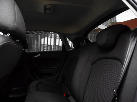 2015 Audi A1 I (8X) Рестайлинг, белый, 1050000 рублей - вид 8