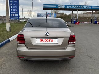 2016 Volkswagen Polo V Рестайлинг, бежевый, 900000 рублей, вид 3