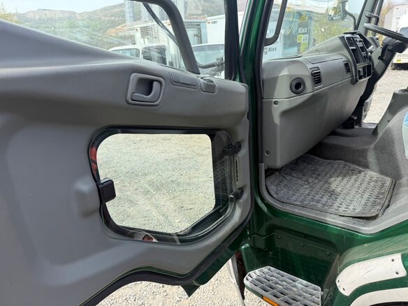 1999 Fuso (Mitsubishi) Fighter, зелёный, 4300000 рублей - вид 7