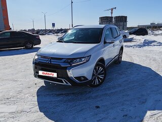 2020 Mitsubishi Outlander III Рестайлинг 3, белый, 2150000 рублей, вид 4