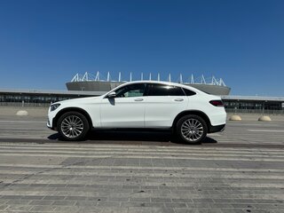 2021 Mercedes-Benz GLC Coupe 300 I (C253) Рестайлинг, белый, 7000000 рублей, вид 3