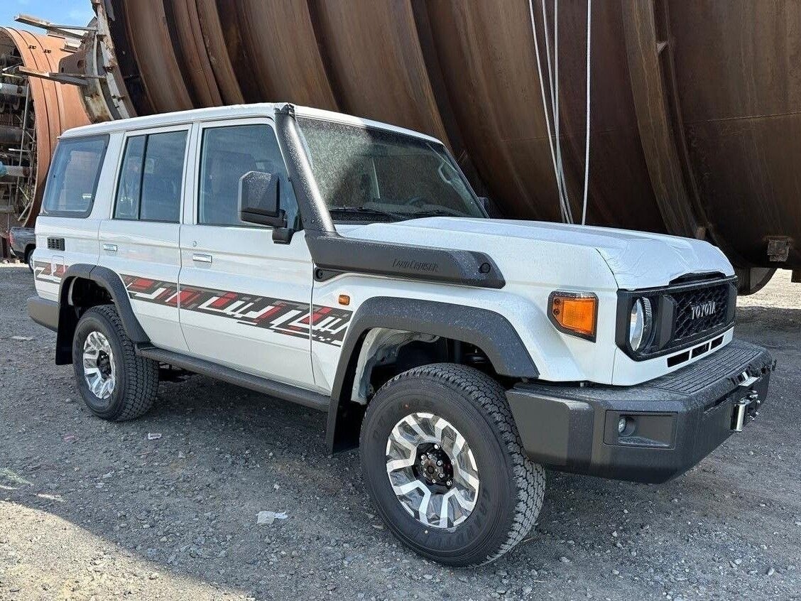 Открыть фотографии: Toyota Land Cruiser 70 Series Рестайлинг 2