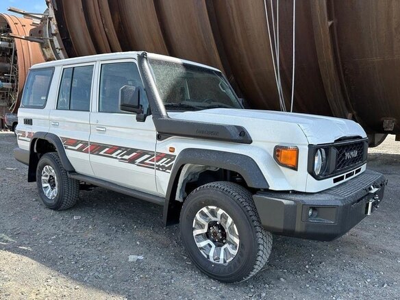 2025 Toyota Land Cruiser 76 70 Series Рестайлинг 2, белый, 10770000 рублей